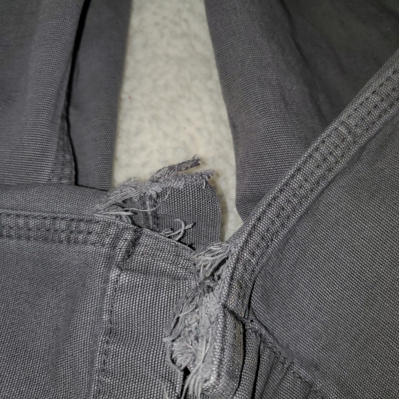 Mens Carhartt relaxed fit 36x32.   Olive green.  Flaws but in good condition. - Picture 4 of 6